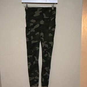 Lululemon Green Camo HW Fast & Free Leggings. 25” Sz 4. Excellent Condition!